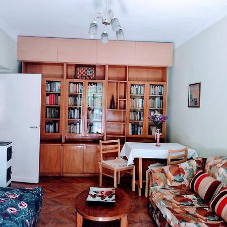 Era Echoes - Preserved Historical Apartment Tiranë Ngoại thất bức ảnh